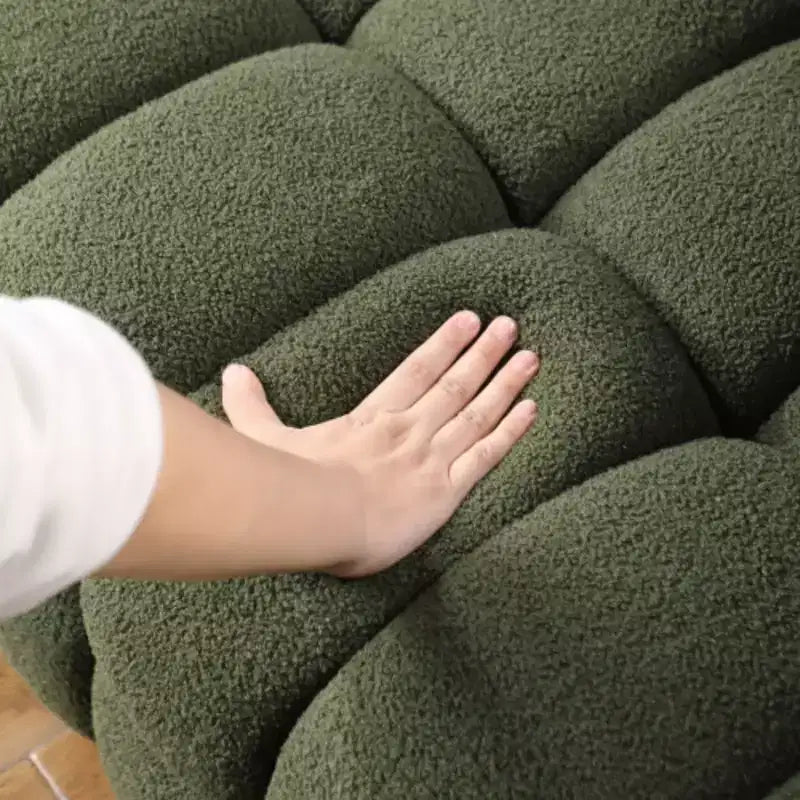 Canapé luxueux en bouclette blanche : 3 places, ergonomique, longueur 84,3
