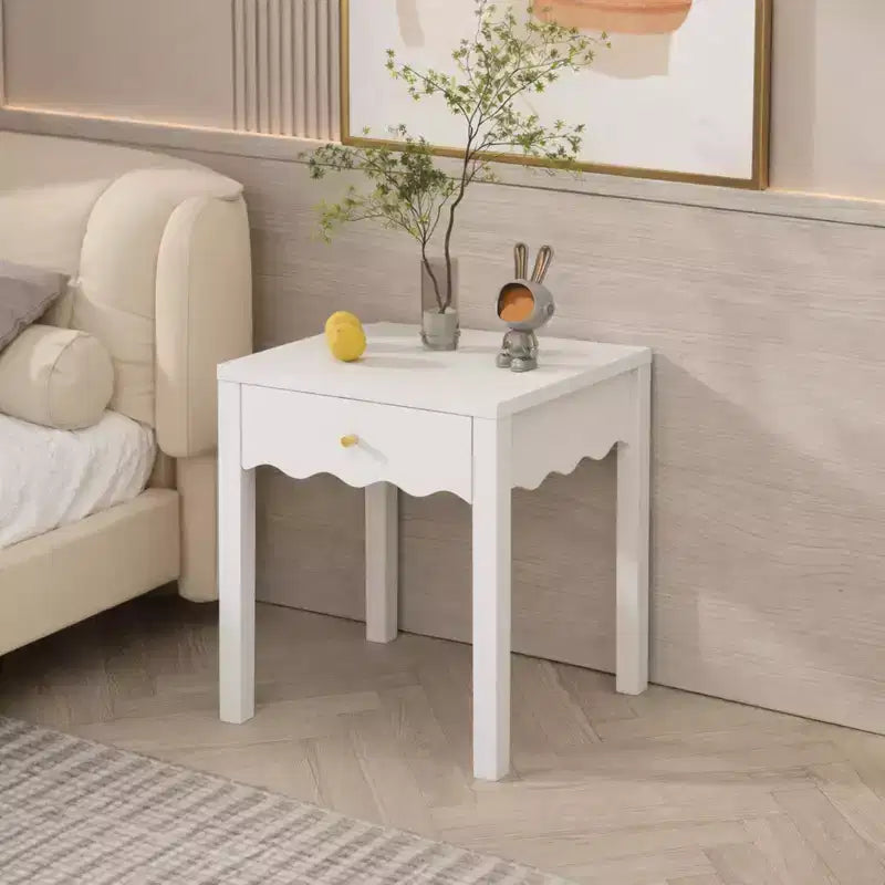 Table de chevet blanche ludique